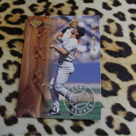 Don Mattingly 10 of 16 Baseball Card - Picture 1 of 2